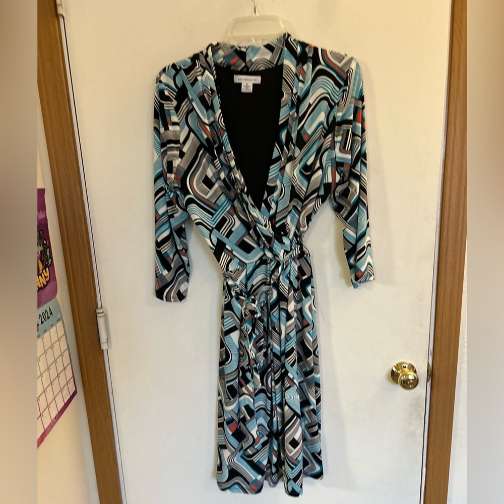 Liz Claiborne 1X 3/4 sleeve faux wrap dress with belt. multicolored
